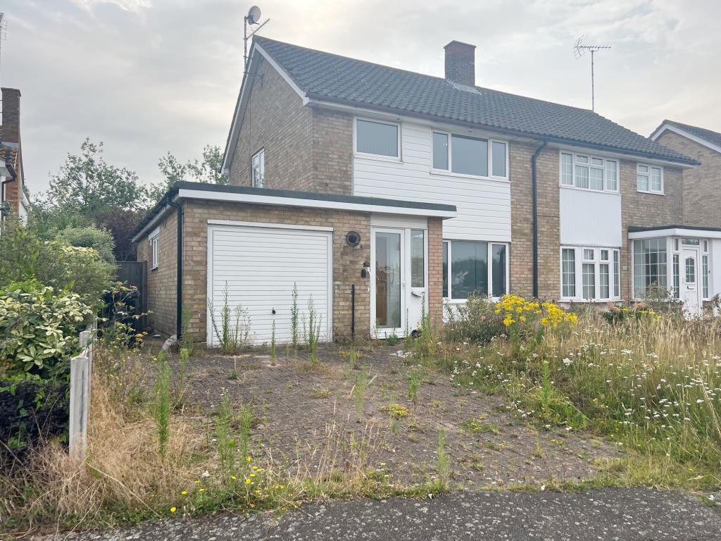 Lot: 102 - SEMI-DETACHED HOUSE FOR INVESTMENT OR OWNER-OCCUPATION - Front aspect showing drive leading to garage & entrance.